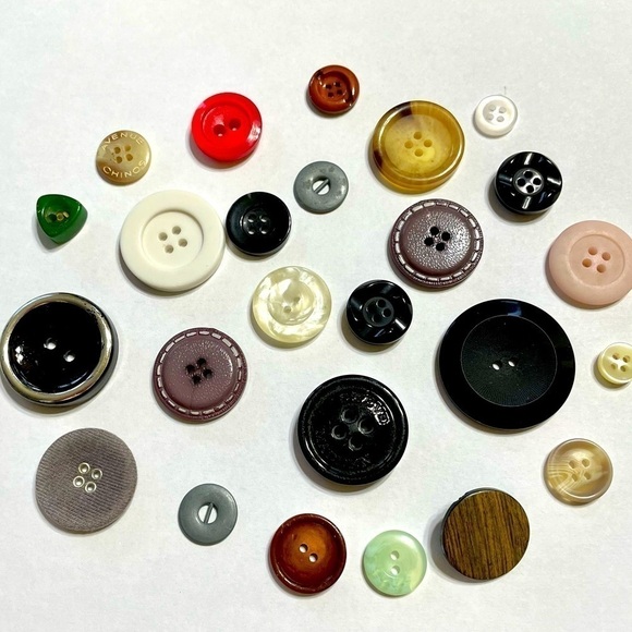Vintage Buttons - 25 Pieces - Picture 1 of 11